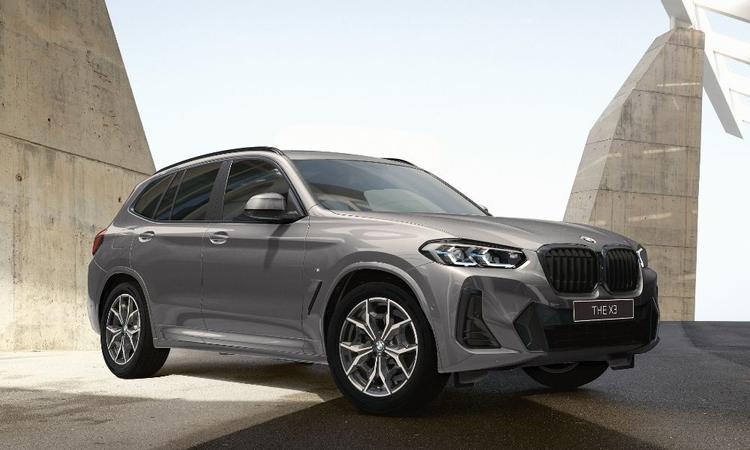 BMW X3 xDrive20d M Sport Shadow Edition Launched In India; Priced At Rs 74.9 Lakh इस खास एडिशन में कई कॉस्मेटिक बदलाव किए गए हैं और यह मानक के रूप में बीएमडब्ल्यू ड्राइविंग असिस्टेंट के साथ उपलब्ध है.