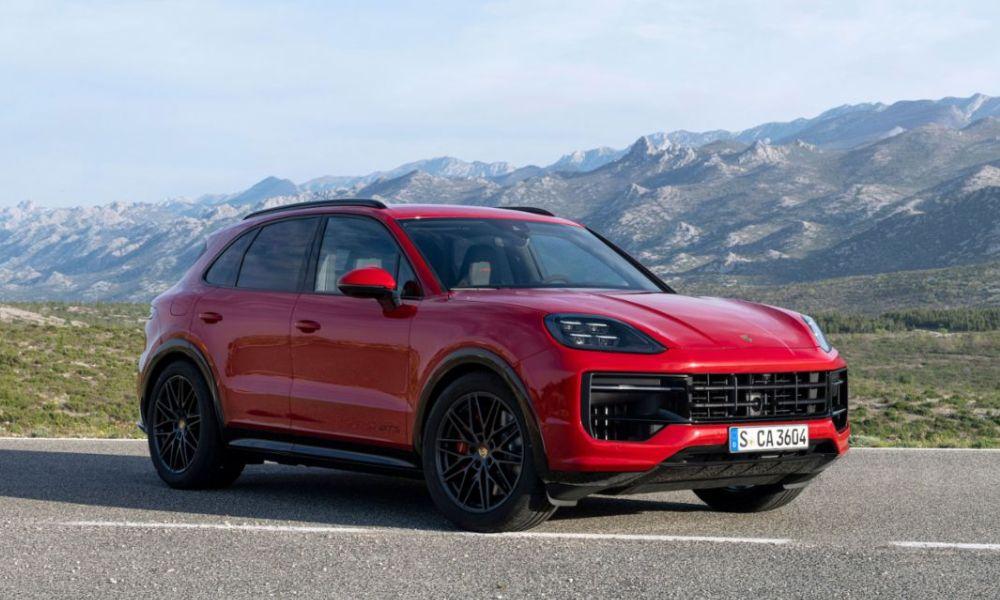 Porsche Cayenne GTS, Cayenne GTS Coupe Launched In India; Prices Start At Rs 2 Crore नए मॉडलों में कई मैकेनिकल बदलाव और कॉस्मेटिक बदलाव शामिल हैं, और अब यह पहले से भी अधिक शक्तिशाली हो गई है.