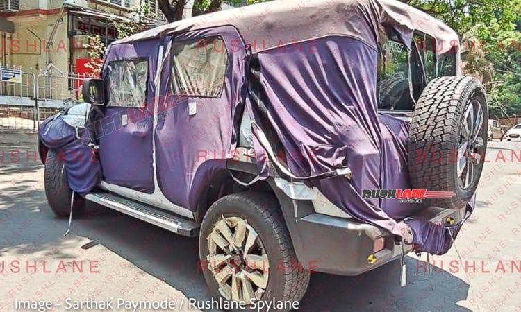 Mahindra Thar 5-Door Spotted Testing In Near-Production Guise महिंद्रा थार 5-डोर को कुछ महीनों में लॉन्च से पहले प्रोडक्शन रेडी के रूप में टैस्टिंग करते हुए देखा गया था.