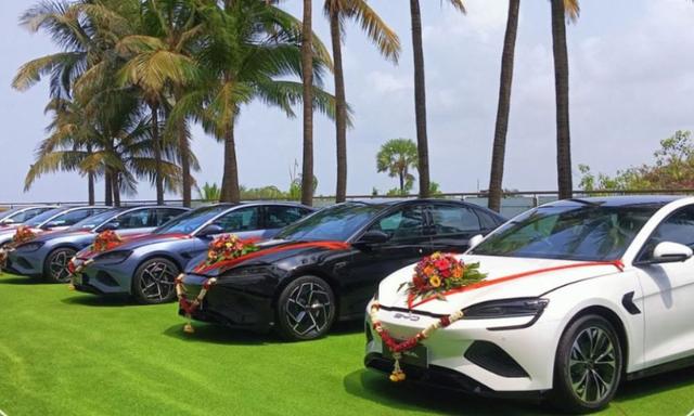 भारत में BYD सील की डिलेवरी हुई शुरू, कंपनी ने एक ही दिन में बेचीं 200 कारें चीनी वाहन निर्माता ने हाल ही में खुलासा किया कि सील ने भारतीय बाजार में 1,000 से अधिक बुकिंग हासिल की है.