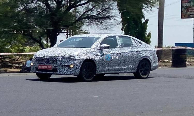 Skoda Slavia Facelift Spied Testing, Likely To Get Cosmetic Upgrades, New Tech स्कोडा स्लाविया को हाल ही में पूरी तरह से ढके हुए टैस्चटिंग करते हुए देखा गया था, जिससे संकेत मिलता है कि मॉडल को जल्द ही बड़े बदलाव अपग्रेड मिलेंगे.