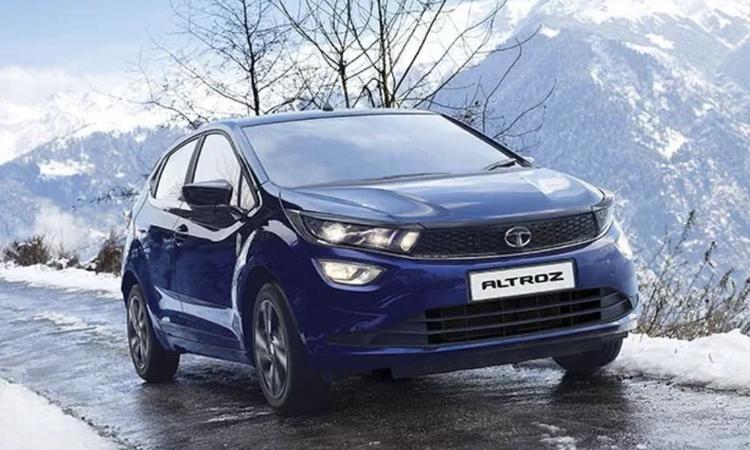 Tata Altroz Gains Two New Variants; XZ+OS Trim Upgraded अल्ट्रोज़ को अब बड़े 10.25-इंच इंफोटेनमेंट सिस्टम और 360-डिग्री कैमरे सहित कई नए फीचर्स मिलते हैं.