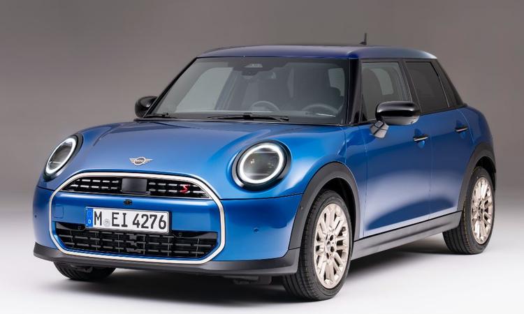 New Mini Cooper Five-Door Hatchback Unveiled As Petrol-Only Model मिनी कूपर फाइव-डोर दो वेरिएंट, कूपर सी और कूपर एस में दो पेट्रोल इंजन के साथ पेश किया गया है.