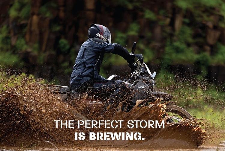 Updated Yezdi Adventure Teased नई Yezdi एडवेंचर में डिज़ाइन और तकनीकी दोनों बदलाव होने की संभावना है, साथ ही इंजन में भी बदलाव होने की उम्मीद है.