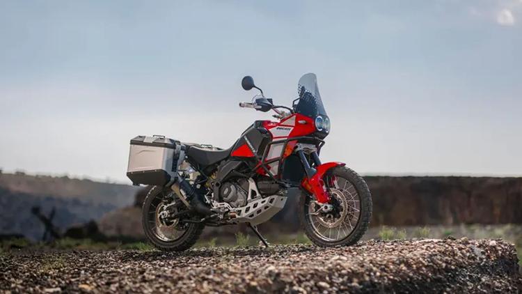 Ducati DesertX Discovery Bookings Open Ahead Of India Launch डिस्कवरी अतिरिक्त बॉडी और इंजन प्रोटेक्शन और पैनियर्स में डेजर्टएक्स पैकिंग का एक अधिक टूरिंग वैरिएंट है.