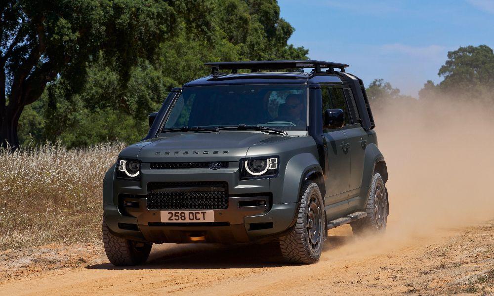 Land Rover Defender Octa Debuts With 626 BHP V8; Priced From Rs 2.65 Crore In India लैंड रोवर ने अब तक के सबसे शक्तिशाली डिफेंडर की कीमतों की घोषणा की है, वैरिएंट वन की भारत में कीमत रु.2.85 करोड़ है.