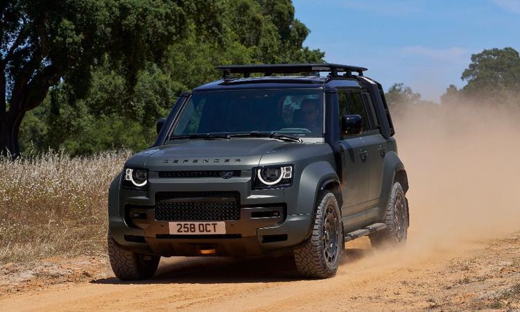 Land Rover Defender Octa Debuts With 626 BHP V8; Priced From Rs 2.65 Crore In India लैंड रोवर ने अब तक के सबसे शक्तिशाली डिफेंडर की कीमतों की घोषणा की है, वैरिएंट वन की भारत में कीमत रु.2.85 करोड़ है.