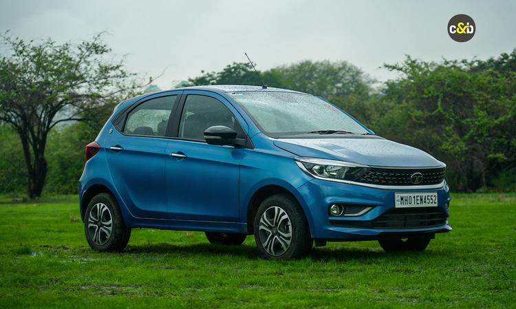Tata Motors Offering Benefits Of Up To Rs 2.05 Lakh On Cars and SUVs टियागो, टिगोर, अल्ट्रोज़, नेक्सॉन, हैरियर और सफारी जैसे वाहनों पर मुनाफे की पेशकश की गई है.