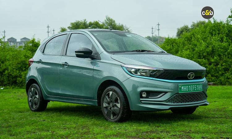 Tata Tiago EV Breezes Past 50,000 Unit Sales In India टाटा मोटर्स ने बिक्री का यह मील का पत्थर 2 साल से कुछ अधिक समय में हासिल किया है, क्योंकि टियागो ईवी को भारत में सितंबर 2022 में लॉन्च किया गया था.