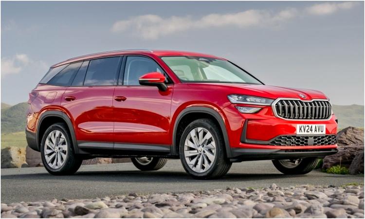 New Skoda Kodiaq India Launch Slated For Mid-2025; To Continue With 2.0L TSI सात साल पहले भारत में लॉन्च की गई पहली पीढ़ी की स्कोडा कोडियाक अगले साल दूसरी पीढ़ी की एसयूवी आने से पहले कुछ और महीनों तक चलेगी.