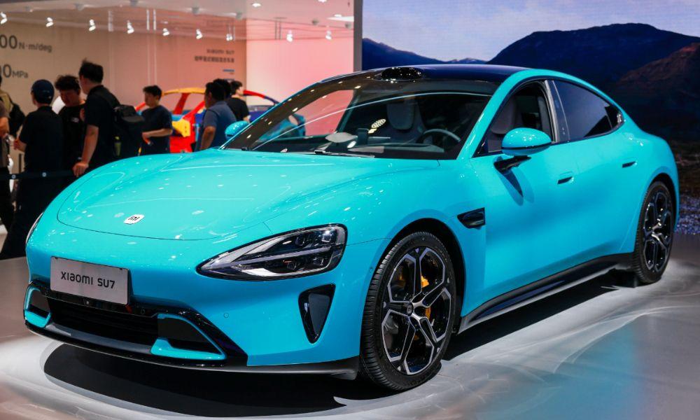 Xiaomi SU7 Electric Sedan Showcased In India At Tech Giant's 10th Anniversary Event SU7 को दिसंबर 2023 में पेश किया गया था, और वर्तमान में यह चीन जैसे विदेशी बाजारों में बिक्री पर है.