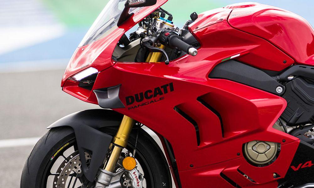 2025 Ducati Panigale V4 On The Cards; Expected To Debut Later This Year उम्मीद है कि मोटरसाइकिल में इंजन और चेसिस सहित कई बदलाव होंगे.