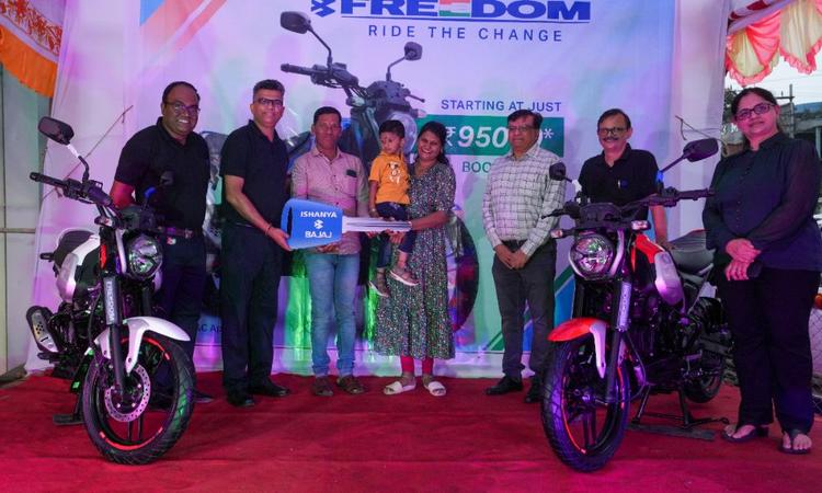 Bajaj Freedom 125 CNG Deliveries Commence; First Bike Delivered In Pune यह सुनिश्चित करने के लिए कि दुर्घटना की स्थिति में सीएनजी टैंक से समझौता न हो, बजाज फ्रीडम 125 को 11 सुरक्षा परीक्षणों से गुजरना पड़ा है.