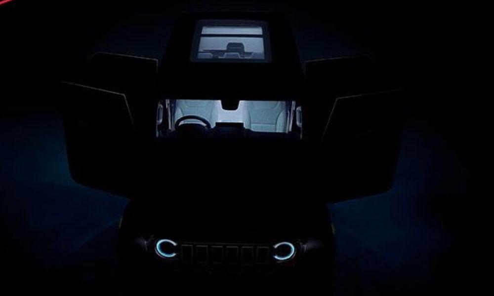 Mahindra Thar Roxx To Be Offered With A Panoramic Sunroof महिंद्रा ने थार रॉक्स की नई झलक दिखाई है जो इसमें एक पैनोरमिक सनरूफ होने की पुष्टि करती है