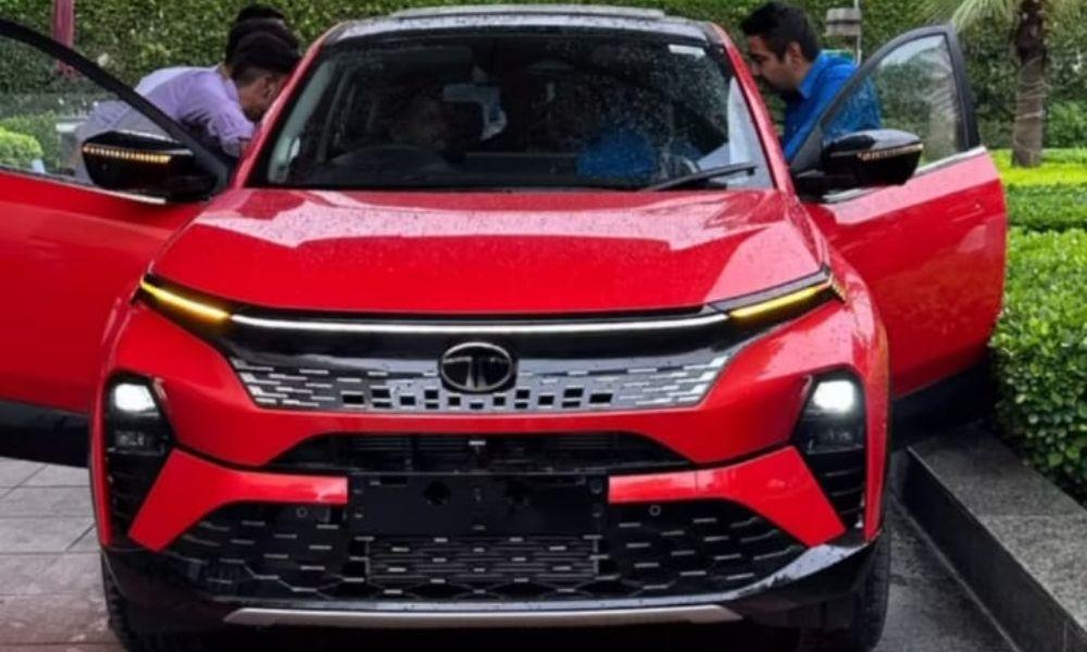 Tata Curvv Spotted Ahead Of Launch: First Pictures Of Coupe-SUV In Red कर्व के पेट्रोल-डीज़ल मॉडल को कर्व ईवी के बाद लॉन्च किया जाएगा, जिसकी बिक्री 7 अगस्त को शुरू होगी.