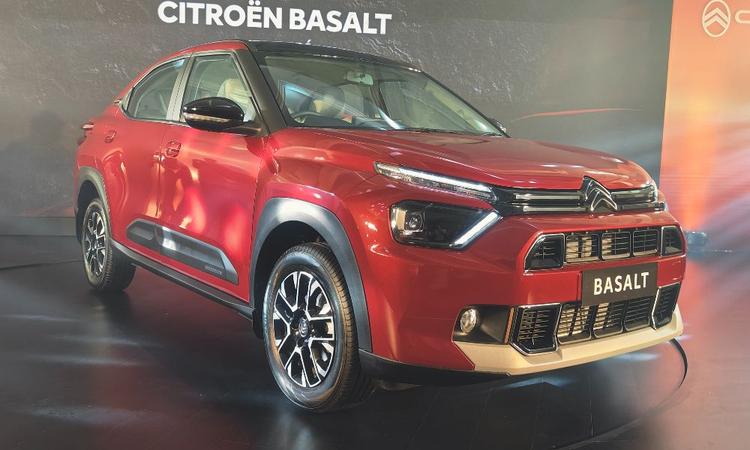 Citroen Basalt Coupe-SUV Debuts, Will Take On Tata Curvv In The Market कंपनी के सी-क्यूबेड प्रोग्राम पर बनी यह चौथी कार छह एयरबैग से लैस है और दो पेट्रोल इंजन विकल्पों के साथ आई है.