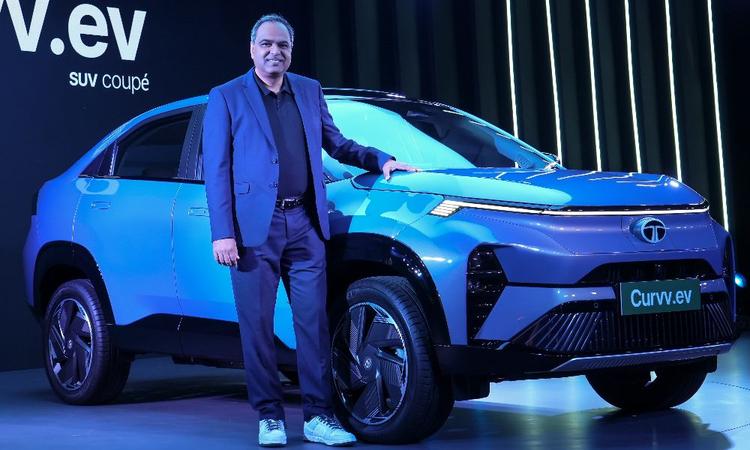 Tata Curvv EV: Top 10 Stats About Tata’s Latest All-Electric Coupe-SUV 7 अगस्त को लॉन्च की गई, कर्व ईवी वर्तमान में टाटा कारों के पोर्टफोलियो में पेश की जाने वाली सबसे महंगी ईवी है.