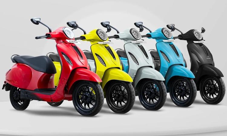 Bajaj Chetak To Receive A New Battery Pack With More Range रिपोर्ट के अनुसार, नई बैटरी सेल अधिक एनर्जी पैदा करने के साथ अधिक बेहतर तरीके से काम करेंगी.