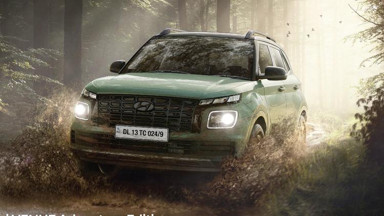 Hyundai Venue Adventure Edition Launched; Prices Starts At Rs 10.15 Lakh नया रेंजर खाकी रंग और ब्लैक एलिमेंट्स वेन्यू एडवेंचर एडिशन के लिए खास हैं. पेट्रोल और टर्बो-पेट्रोल दोनों पावरट्रेन के साथ उपलब्ध है.