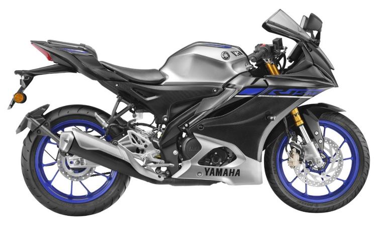 Yamaha R15M Carbon Fibre Edition Launched At Rs 2.08 Lakh 155 सीसी सुपरस्पोर्ट अब कार्बन फाइबर पैटर्न और कुछ फीचर अपडेट वाली नए पेंट में उपलब्ध है.