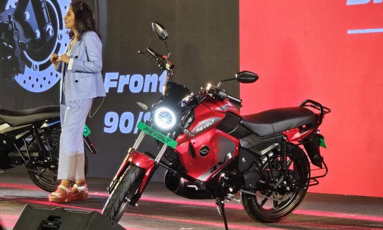 Revolt RV1 Launched At Rs 84,990 RV1 दो वैरिएंट, RV1 और RV1+ में उपलब्ध है, और RV400 और RV400 BRZ के बाद रिवोल्ट की ओर से पेश की जाने वाली तीसरी इलेक्ट्रिक मोटरसाइकिल है.