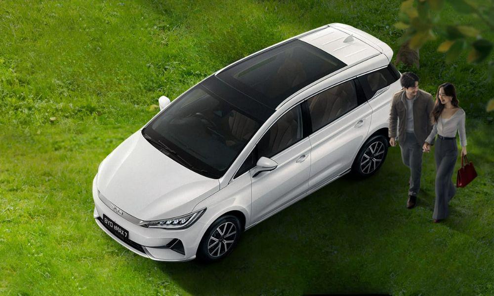 कार निर्माता का कहना है कि 8 अक्टूबर तक ईवी बुक करने वाले पहले 1,000 ग्राहकों को रु.51,000 तक की छूट के साथ 7 किलोवाट या 3 किलोवाट का चार्जर मुफ्त में दिया जाएगा.