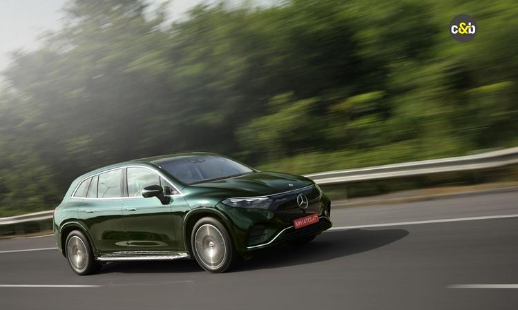 2024 Mercedes-Benz EQS SUV Review: Make It Large अब तक की सबसे बड़ी बैटरी और सबसे लंबी रेंज के साथ यह ईवी शानदार है, और बेहतर रेंज और लग्ज़री के साथ आपके चेहरे पर मुस्कारहट लाएगी.