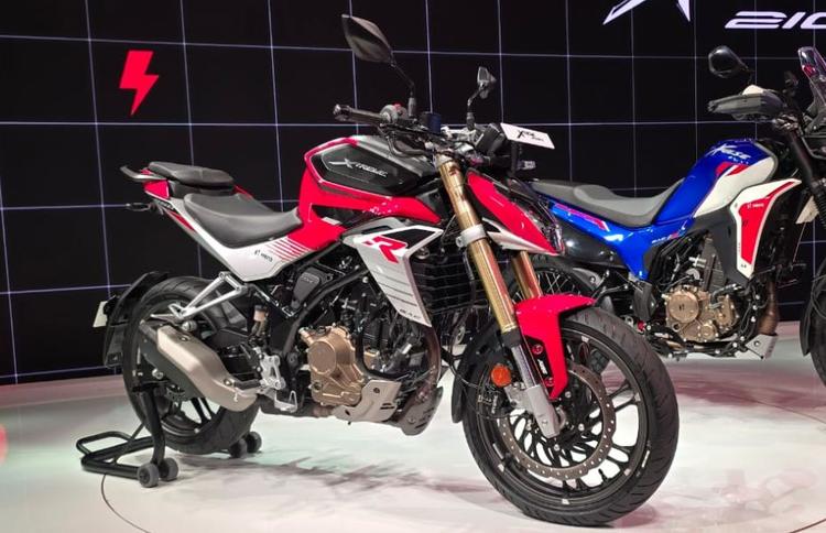 Hero Xtreme 250 R Launched In India At Rs 1.80 Lakh EICMA 2024 में पेश की गई, एक्सट्रीम 250 R हीरो एक्सट्रीम सीरीज़ की सबसे शक्तिशाली मोटरसाइकिल है.
