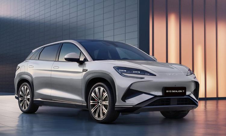 BYD Sealion 7 India Launch Confirmed For Q1 2025; Showcase At 2025 Bharat Mobility Expo Atto 3, सील और eMax7 के बाद Sealion 7 भारतीय बाज़ार में BYD द्वारा बेचा जाने वाली चौथी कार होगी.