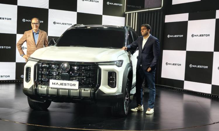 Bharat Mobility Global Expo 2025: MG Majestor Unveiled In India हालांकि यह मूल रूप से ग्लॉस्टर का नया रूप है, मैजेस्टर को इसके लॉन्च पर ग्लॉस्टर के साथ बेचा जाएगा.