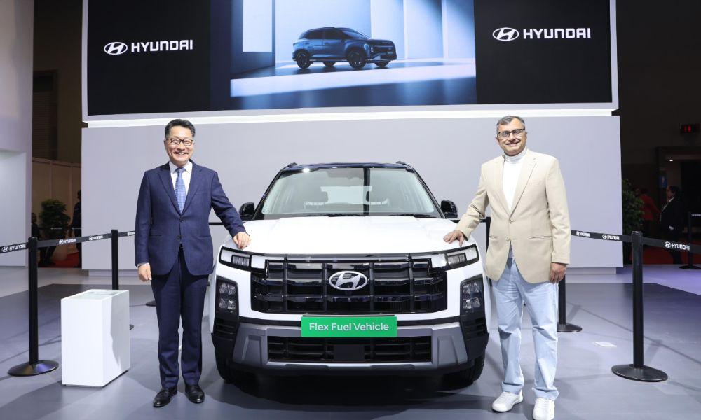 Bharat Mobility Global Expo 2025: Hyundai Creta Flex-Fuel Prototype Unveiled क्रेटा का फ्लेक्स-फ्यूल-कॉन्सेप्ट वैरिएंट 1.0 लीटर टर्बोचार्ज्ड पेट्रोल इंजन के साथ आता है जो इथेनॉल ईंधन मिश्रण पर चल सकता है.