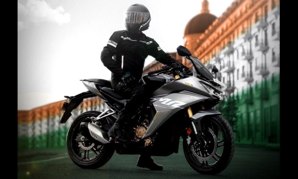 Hero Karizma XMR 210 Combat Edition To Be Launched Soon "कॉम्बैट एडिशन" को पहली बार ज़ूम 110 स्कूटर में पेश किया गया था और अब इसे ब्रांड की मोटरसाइकिल लाइनअप तक बढ़ाया जा रहा है.