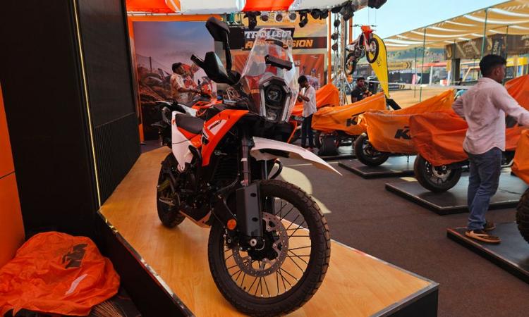 2025 KTM 390 Adventure, Adventure X Launched; Prices Start From Rs 2.91 Lakh नई KTM 390 एडवेंचर का मिलान में EICMA 2024 ट्रेड शो में विश्व स्तर पर पेश किया गया था और यह 399 cc LC4c इंजन के साथ आती है.