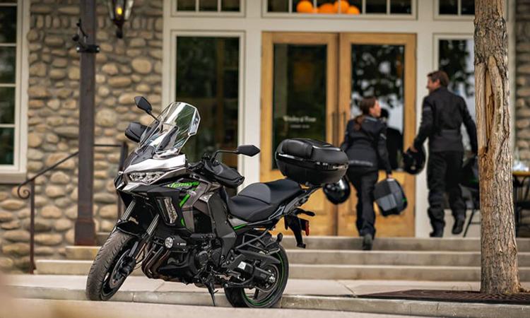 Kawasaki Versys 1100 Price Hiked Due to GST 2.0 जीएसटी 2.0 के कारण इनलाइन-4 लीटर-क्लास टूरिंग मोटरसाइकिल अब रु.89,000 महंगी हो गई है.