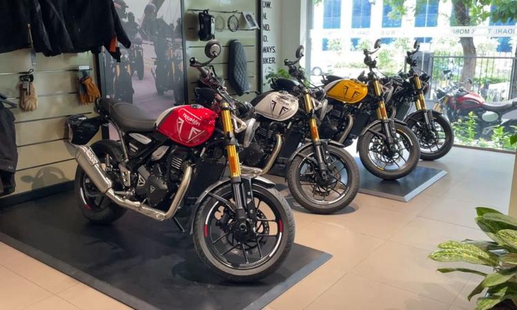 Triumph Speed 400 and Speed T4 Prices Slashed Ahead of Festive Season इस रणनीतिक निर्णय का उद्देश्य त्यौहारी सीजन के दौरान पहुंच, बिक्री को बढ़ावा देना और ग्राहकों का विश्वास मजबूत करना है.