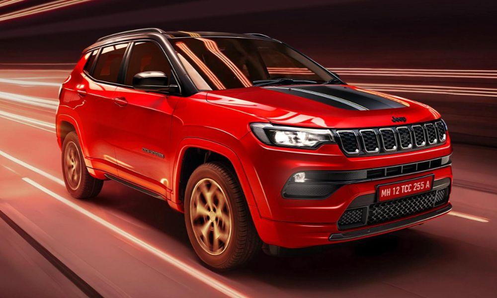 Jeep Compass Track Edition Launched At Rs 26.78 Lakh स्पेशल एडिशन कंपस पूरी तरह से लोडेड मॉडल एस ट्रिम पर आधारित है और 4x2 और 4x4 ड्राइवट्रेन विकल्पों के साथ पेश किया गया है.