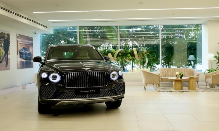 Bentley India Opens First Showrooms In Mumbai, Bengaluru नए शोरूम स्कोडा ऑटो फोक्सवैगन इंडिया प्राइवेट लिमिटेड के साथ साझेदारी में खोले जाने वाले पहले शोरूम हैं, जिसकी घोषणा जुलाई 2025 में की गई थी.