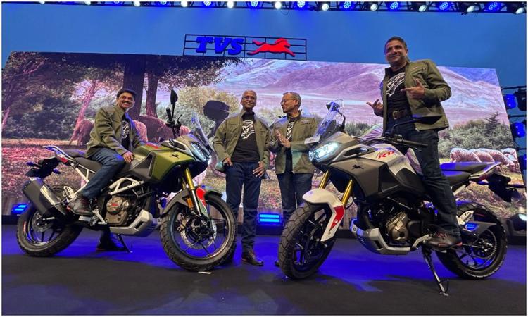TVS Apache RTX 300 Adventure Motorcycle Launched At Rs 1.99 Lakh टीवीएस की बिल्कुल नई एडवेंचर मोटरसाइकिल कुल तीन वेरिएंट और पांच रंगों में उपलब्ध होगी.