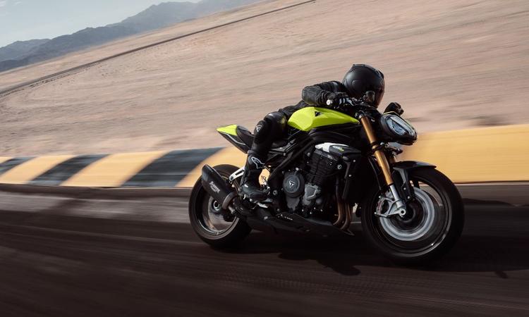 Triumph Speed Triple RX Launched at Rs 23.07 Lakh; Only 5 Units Allotted for India दुनिया भर में केवल 1200 यूनिट्स के निर्माण के साथ, स्पीड ट्रिपल RX, स्पीड ट्रिपल RS का ट्रैक-सेंट्रिक वैरिएंट है जिसमें प्रीमियम साइकिल पार्ट्स, हल्के एलिमेंट्स और एक अनूठी पोशाक है.