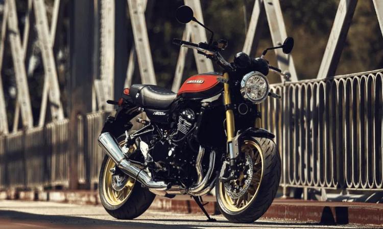 2026 Kawasaki Z900RS Unveiled Z900RS अब अधिक ताकत बनाता है, अपडेटेड इलेक्ट्रॉनिक्स किट के कारण अधिक स्मार्ट है, तथा चेसिस में बदलाव के कारण बेहतर हैंडलिंग देता है.