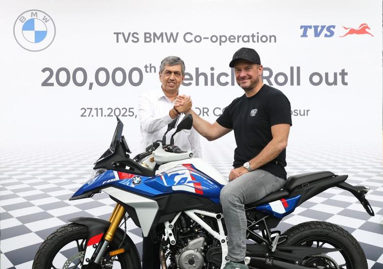 BMW F 450 GS Production Begins At TVS Plant टीवीएस मोटर कंपनी और बीएमडब्ल्यू मोटरराड ने अपनी साझेदारी के तहत 200,000 यूनिट्स के निर्माण की ऐतिहासिक उपलब्धि की घोषणा की है.