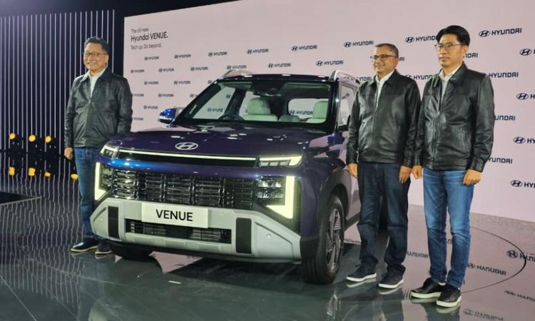 New Hyundai Venue, Venue N Line Launched At Rs 7.90 Lakh दूसरी पीढ़ी की वेन्यू का आकार बढ़ा है, इसमें अधिक तकनीक शामिल है, तथा पहली बार डीजल-ऑटोमैटिक पावरट्रेन के साथ पेश किया गया है.