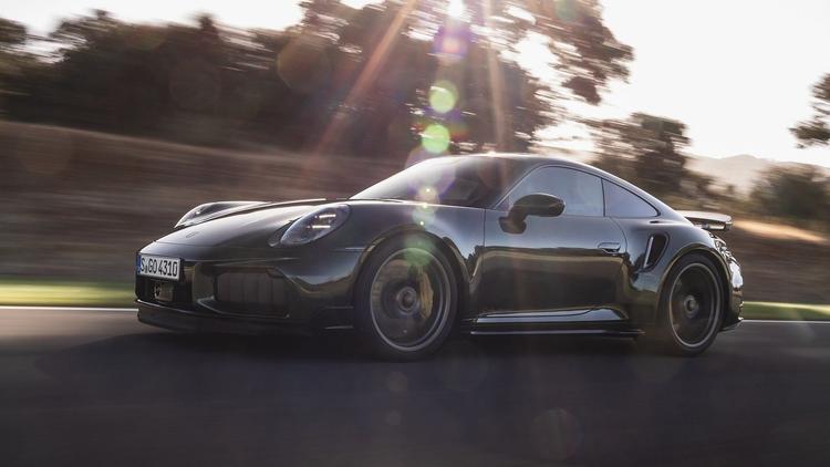 New Porsche 911 Turbo S Launched In India At Rs 3.8 Crore यह 992.2-जनरेशन टर्बो एस है जिसमें समान GTS हाइब्रिड पावरट्रेन है, लेकिन ताकत 711bhp और टॉर्क 800Nm तक है.