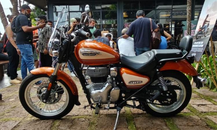 Royal Enfield Meteor 350 Sundowner Orange Launched: Gets Tubeless Spoke Wheels सनडाउनर ऑरेंज, मीटिओर 350 का लिमिटेड एडिशन है और इसकी कीमत रु.2.19 लाख (एक्स-शोरूम) है.