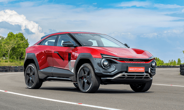 महिंद्रा BE 6 फॉर्मूला ई वैरिएंट रु.23.69 लाख में हुआ लॉन्च BE 6 के नये खास वैरिएंट में ब्रांड के मोटरस्पोर्ट रेसिपी से कुछ मसाले जोड़े गए हैं, साथ ही दिखने में कई बदलाव भी किए गए हैं.