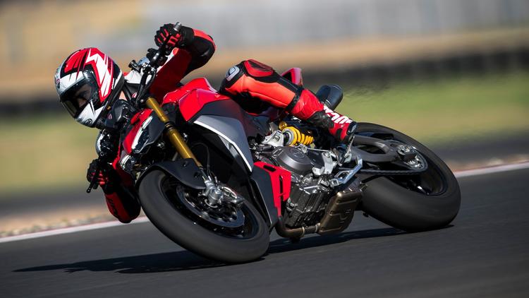 2025 Ducati Streetfighter V2 Launched In India At Rs. 17.50 Lakh 2025 डुकाटी स्ट्रीटफाइटर वी2, डुकाटी द्वारा निर्मित अब तक का सबसे हल्की स्ट्रीटफाइटर है, जिसका सूखा वजन मात्र 175 किलोग्राम है.