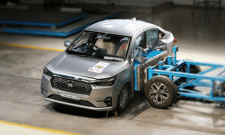 Honda Amaze Secures 5 Stars In Bharat NCAP Crash Tests इस सब-कॉम्पैक्ट सेडान को बड़े यात्री सुरक्षा में 28.33/32 अंक तथा बच्चों की सुरक्षा में 40.81/49 अंक प्राप्त हुए.