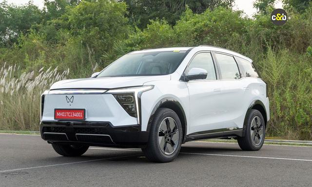 फरवरी 2026 में महिंद्रा XEV 9S ने MG विंडसर को पछाड़कर भारत की सबसे ज्यादा बिकने वाली इलेक्ट्रिक कार बनने का खिताब हासिल किया महिंद्रा की तीन-रो वाली इलेक्ट्रिक एसयूवी पिछले महीने भारत में सबसे ज्यादा बिकने वाली ईवी रही, जिसकी 3,500 से अधिक यूनिट्स बिकीं.