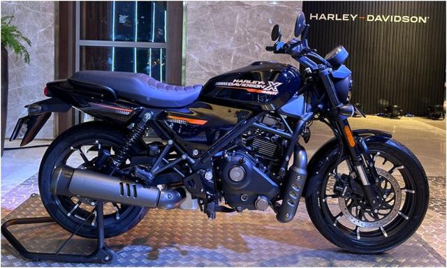 मौजूदा (लेकिन अब दोबारा बदले) X440 लाइनअप में शामिल होकर X440T में नया रियर सबफ्रेम, राइड-बाय-वायर और स्विचेबल ABS शामिल है.