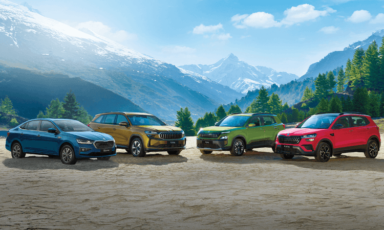 Skoda Auto India Achieves 5 Lakh Units Sales Milestone यह उपलब्धि 25 साल बाद आई है, जब अक्टूबर 2025 8,252 यूनिट्स की बिक्री के साथ सर्वश्रेष्ठ महीना बनकर उभरा है.